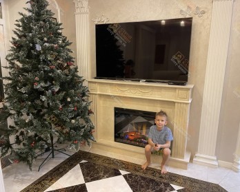 Красивый мраморный камин Вашингтон к Новому Году и Рождеству от мастеров компании Строй-Камин